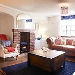 3 Bed Coastal Stay, Scoresby