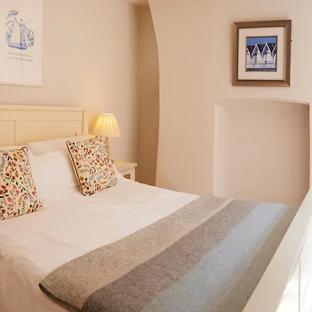 3 Bed Coastal Stay, Scoresby *