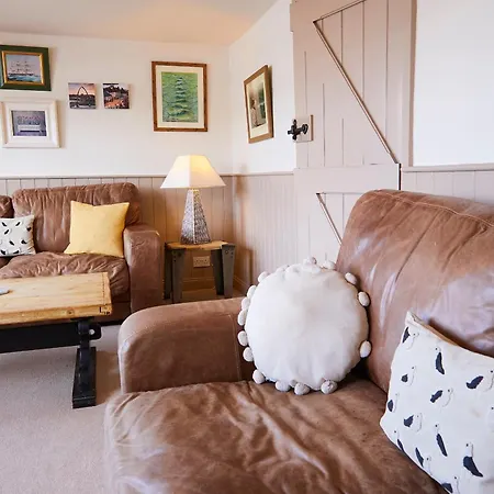 3 Bed Coastal Stay, Scoresby * Whitby